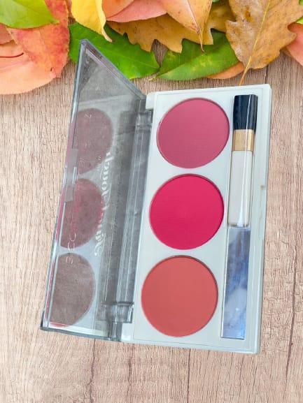 High-Pigmented Eye Makeup Palette, 3 Shades